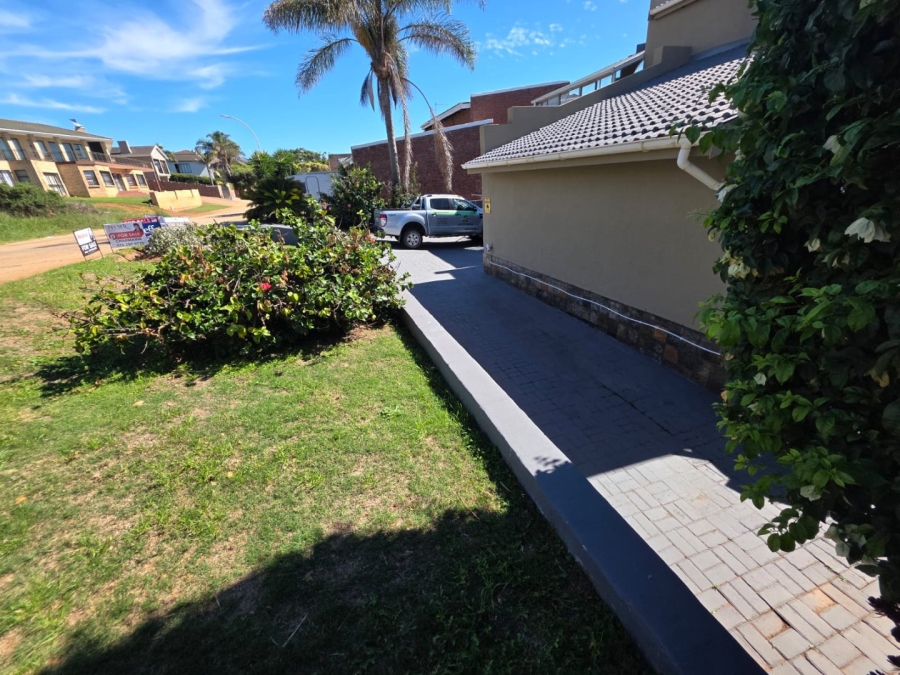 4 Bedroom Property for Sale in Wavecrest Eastern Cape